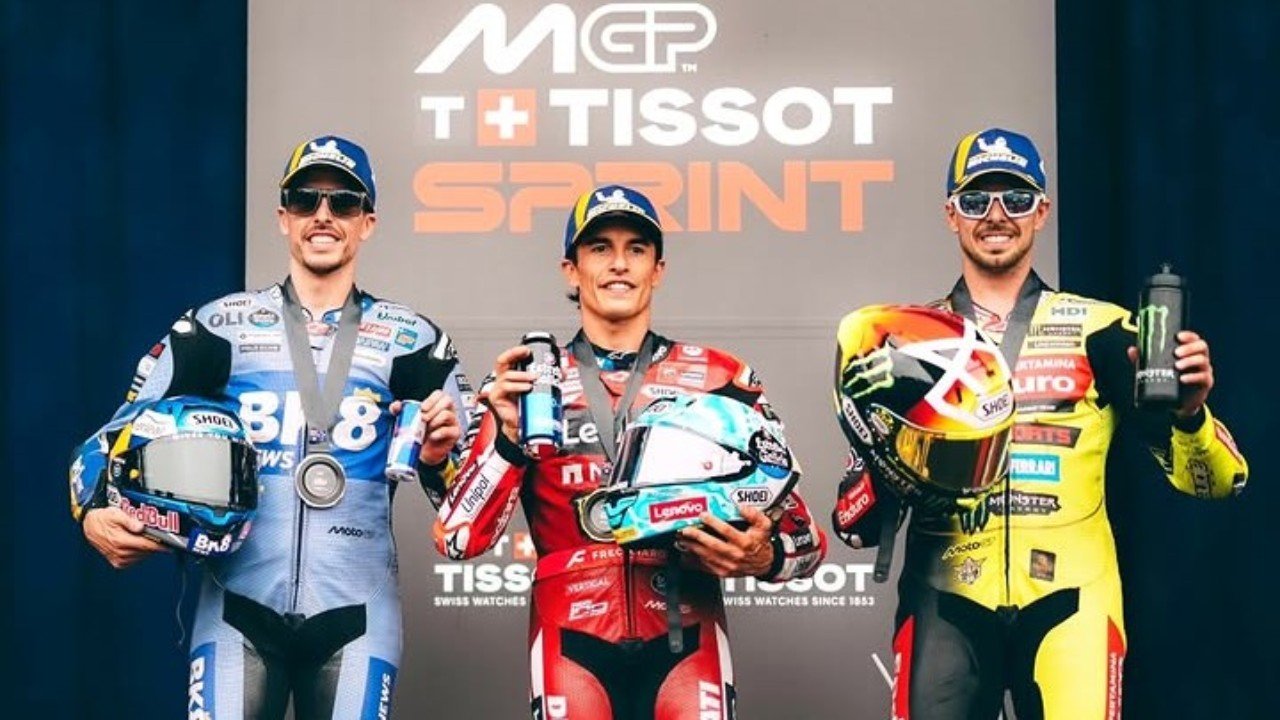 Pengisi podium balap sprint MotoGP Australia 2026 (24/10) adalah pengguna seragam balap Alpinestars; Marc Marquez (tengah), Alex Marquez, dan Fabio Di Giannantonio./Instagram @alpinestars