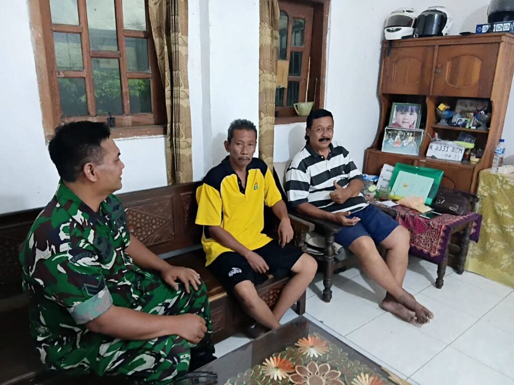 Babinsa Klojen Sertu Gunawan, anjangsana ke rumah warga