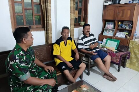 Babinsa Klojen Sertu Gunawan, anjangsana ke rumah warga