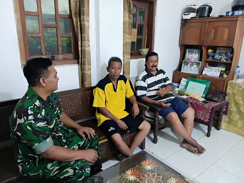 Babinsa Klojen Sertu Gunawan, anjangsana ke rumah warga