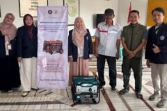 Tim Pengabdian kepada Masyarakat Politeknik Negeri Malang menyerahkan unit genset kepada pengelola Wisata Sumber Sira, Desa Putukrejo, Kecamatan Gondanglegi, Kabupaten Malang.