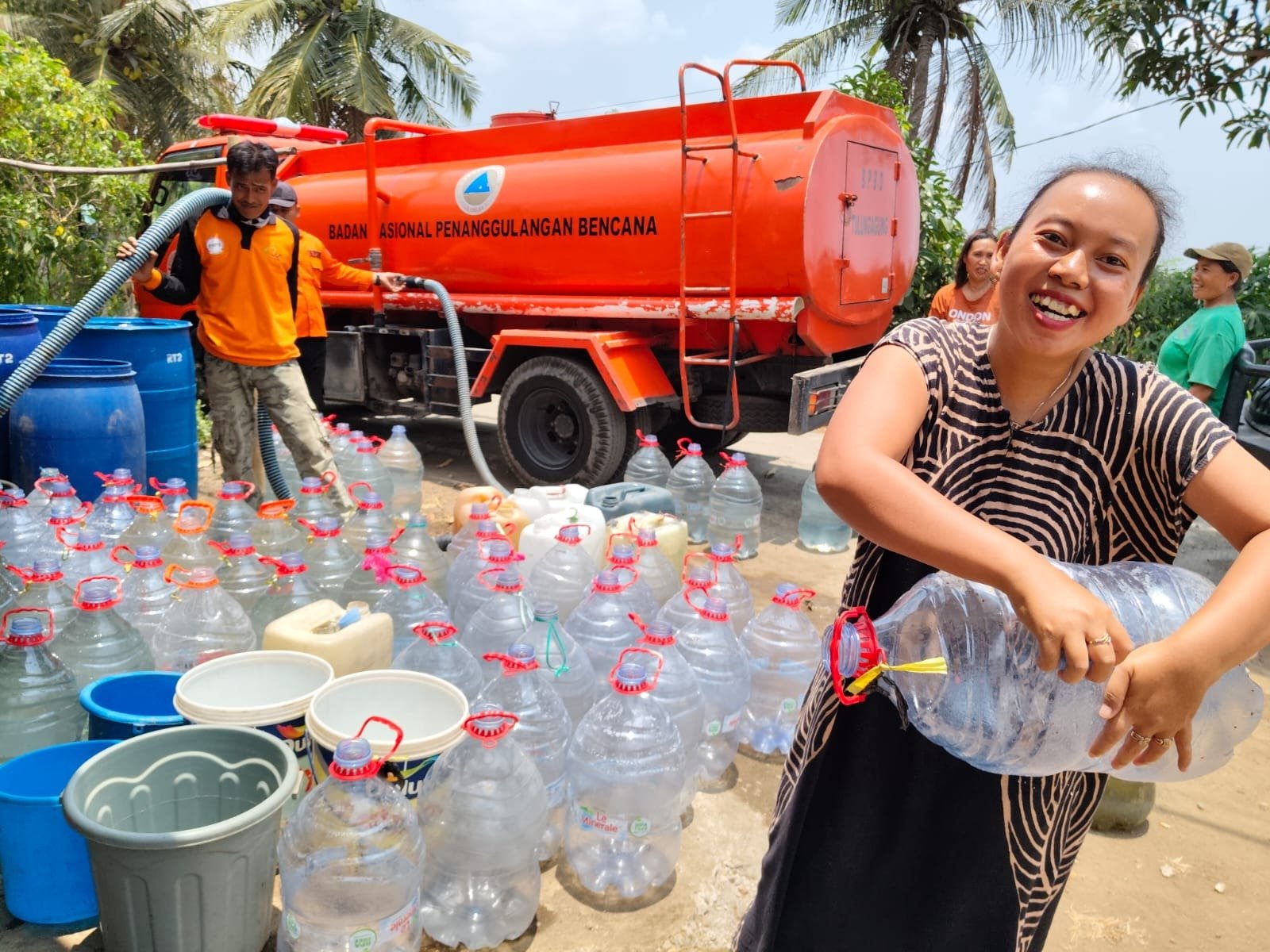 Atasi Kekeringan, FOZ Tulungagung Kolaborasi Bareng Pemkab Salurkan Sejuta Liter Air Bersih