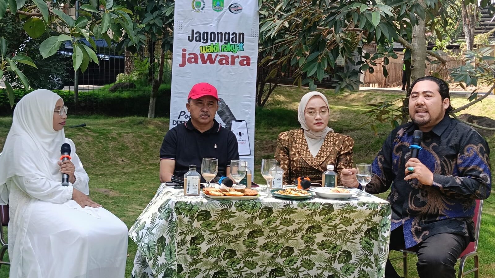Suasana interaktif program podcast JAWARA bersama Komisi I DPRD Kabupaten Pasuruan membahas Raperda Pemerintahan Desa.