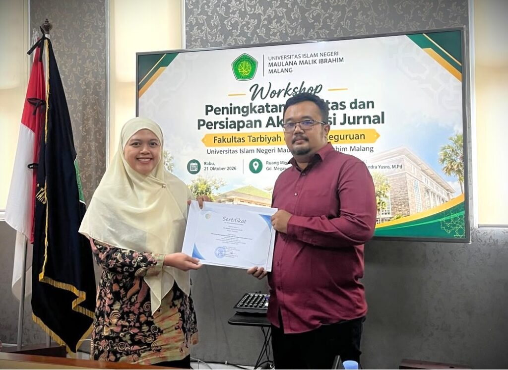 Penyerahan sertifikat pada narasumber