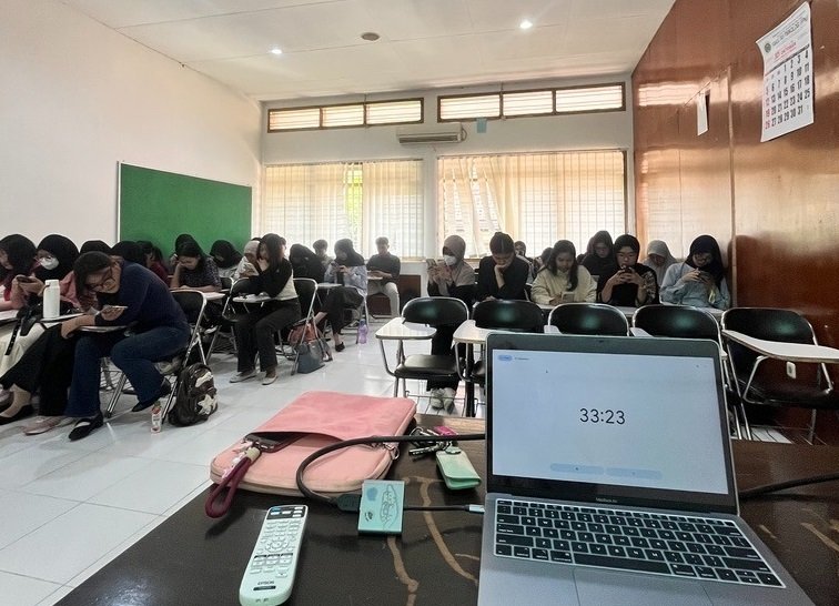 Dokumentasi Kegiatan Pentingnya Dukungan Sosial dan Penerimaan Teknologi