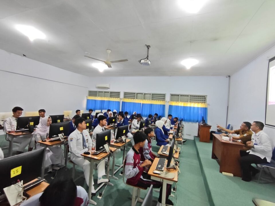 Wujudkan generasi muda yang sehat dan bebas narkoba, BNN Kabupaten Pasuruan bersama pihak SMAN 1 Purwosari sukses gelar penyuluhan bagi para siswa.