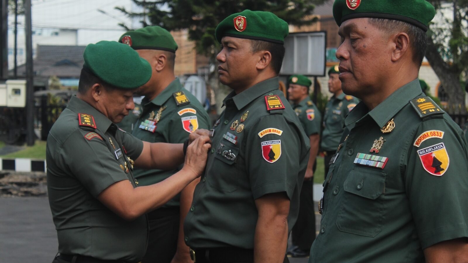 Momen Dandim Letkol Inf Dedy Azis melepas prajurit yang akan melanjutkan pengabdian di satuan baru