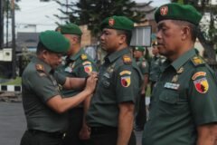 Momen Dandim Letkol Inf Dedy Azis melepas prajurit yang akan melanjutkan pengabdian di satuan baru