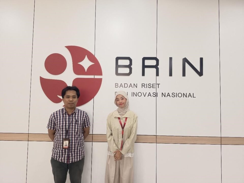 Dokumentasi Mahasiswa dengan Pembimbing Lapangan di BRIN KST B.J. Habibie, Serpong.