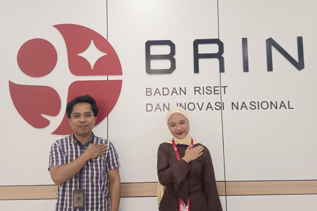 Dokumentasi Mahasiswa dengan Pembimbing Lapangan di BRIN KST B.J. Habibie, Serpong.
