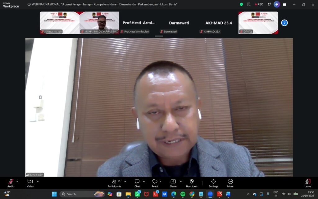 Drs. Lutfil Hakim, pemerhati ekonomi dan bisnis dan juga menjabat sebagai Ketua Persatuan Wartawan Indonesia (PWI) Jawa Timur.