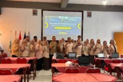 Tim pengabdian Departemen Akuntansi FEB UM berfoto bersama guru SMK PGRI Turen seusai pembukaan kegiatan PkM, Selasa (4/8/2026).