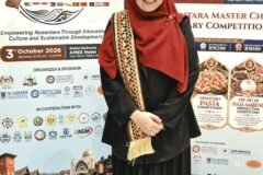 Direktur Pendidikan dan Pengembangan Kurikulum Yayasan Darul Fattah, Dr. Masfiyatul Asriyah, M.Pd. (yang juga dikenal dengan nama pena Evi Ghozaly),