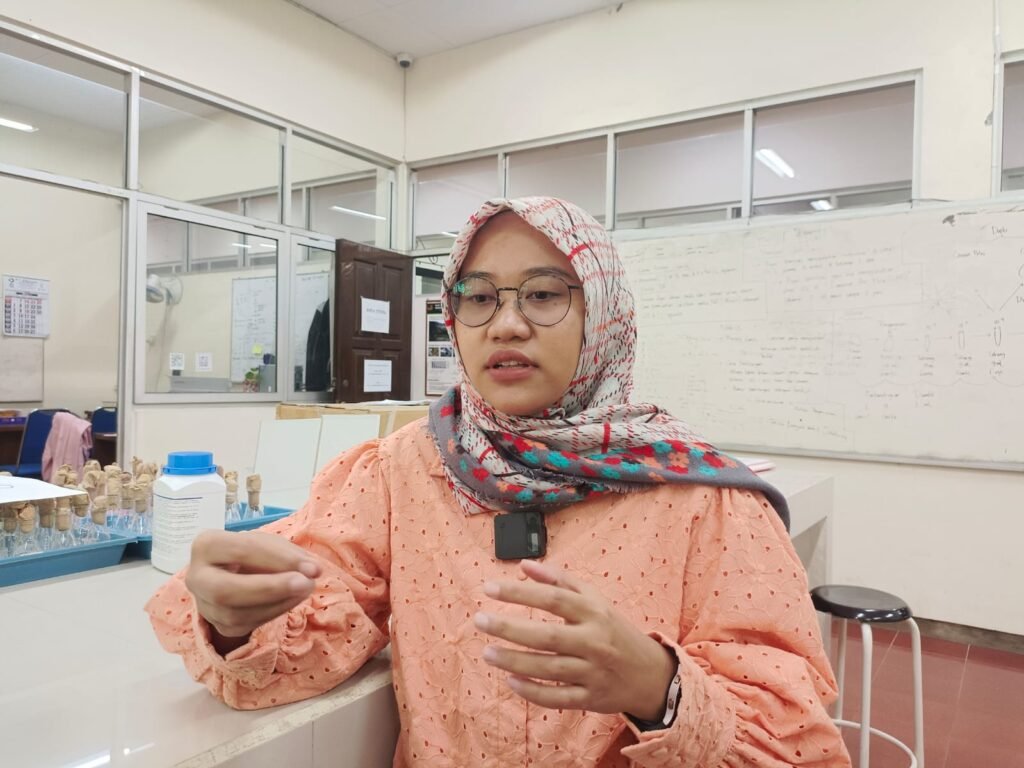Dr. Reni Ustiatik, S.P., M.P. saat menjelaskan temuan patennya