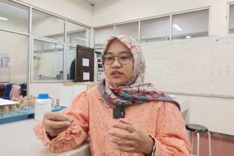 Dr. Reni Ustiatik, S.P., M.P. saat menjelaskan temuan patennya