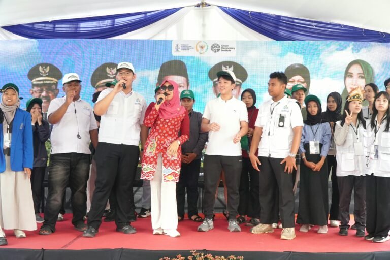 Senator Lia Istifhama saat berinteraksi langsung dan memberikan motivasi kepada para pemuda dan generasi Alpha.