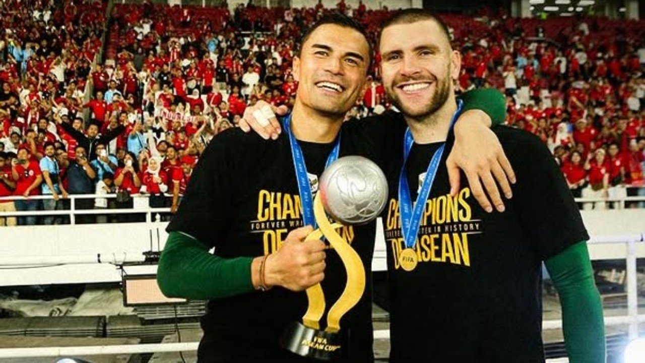 Dua penjaga gawang, Emil Audero Mulyadi dan Maarten Paes menjadi bagian penting keberhasilan Timnas Indonesia juara FIFA ASEAN Cup 2026 (5/10)./Instagram @brandbridgeasia