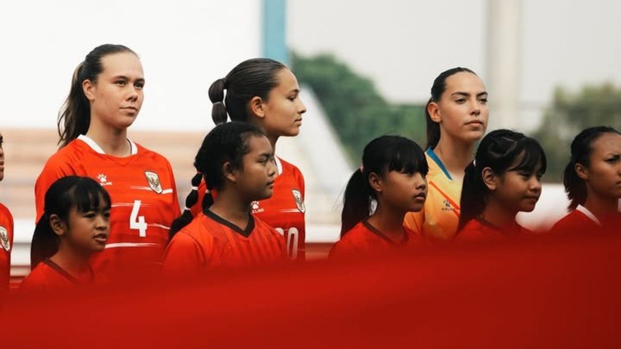 Tiga pemain Timnas Putri Indonesia, Emily Nahon, Katarina Stalin, dan Iris de Rouw absen pada FIFA Matchday Oktober 2026./Instagram @irisderouw