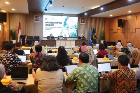 Jajaran pimpinan dekanat bersama ketua departemen dan program studi FBiPK Universitas Brawijaya mengikuti Rapat Kerja Pimpinan Tahun 2026 di Ruang Pertemuan Gedung Sentral 1.1 FBiPK UB, Kota Malang, Rabu (1/10/2026).