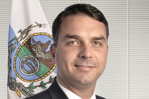 Senator Flávio Bolsonaro dalam foto resmi Senat Brasil (foto arsip, bukan dari lokasi pemungutan suara).