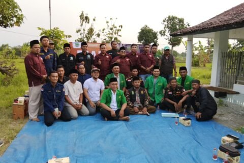 Kebersamaan pengurus FPK Kabupaten Pasuruan bersama unsur Karang Taruna, Ansor, Banser, dan Pagar Nusa usai kegiatan dialog sejarah di Makam Mbah Wongsopati, Grati.