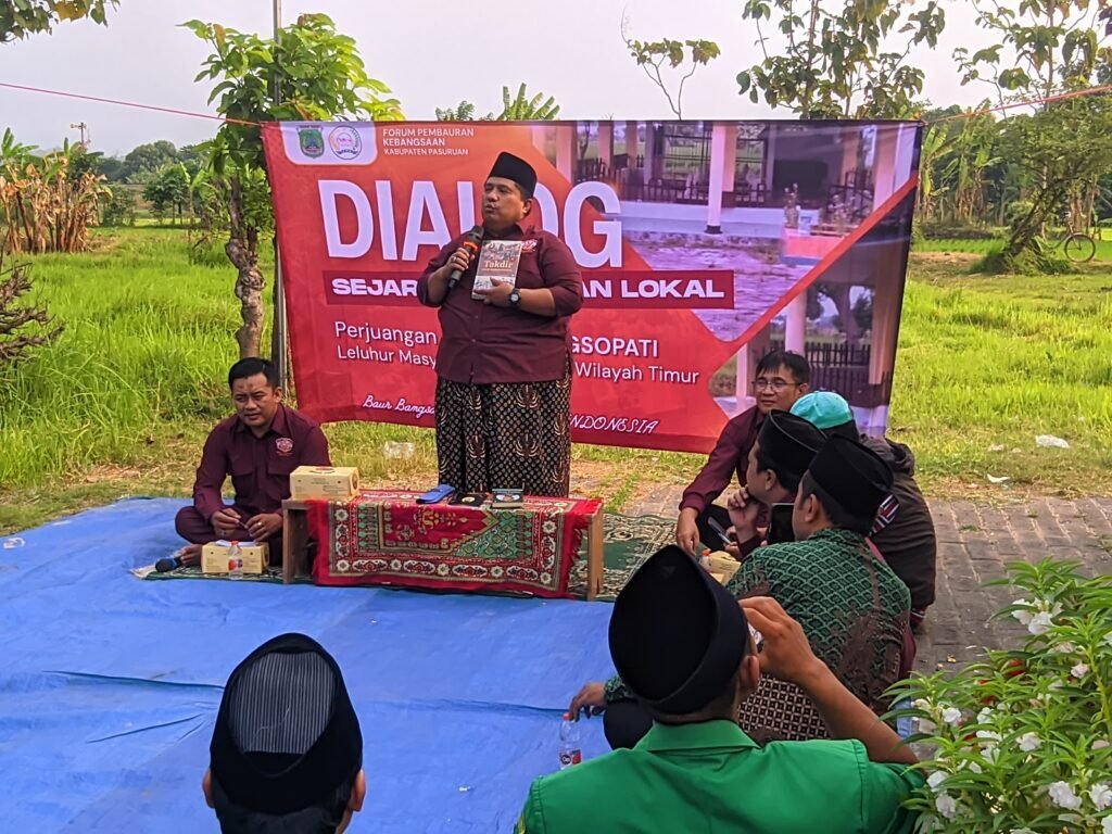 Suasana saat Ketua FPK Kabupaten Pasuruan, Gus Bay, memaparkan materi sejarah dan pentingnya riset mendalam mengenai leluhur Mbah Wongsopati.