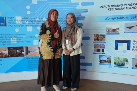 Dr. Jhauharotul Muchlisyiyah, S.TP., M.P., perwakilan dosen FTAB UB saat melakukan kunjungan akademik dan penandatanganan Implementation Agreement (IA) bersama periset PRTP BRIN di sela-sela program riset pengembangan potensi labu siam UB Forest.