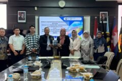 Sesi foto bersama jajaran pimpinan FTAB UB dan tim periset BRIN usai penandatanganan kerja sama