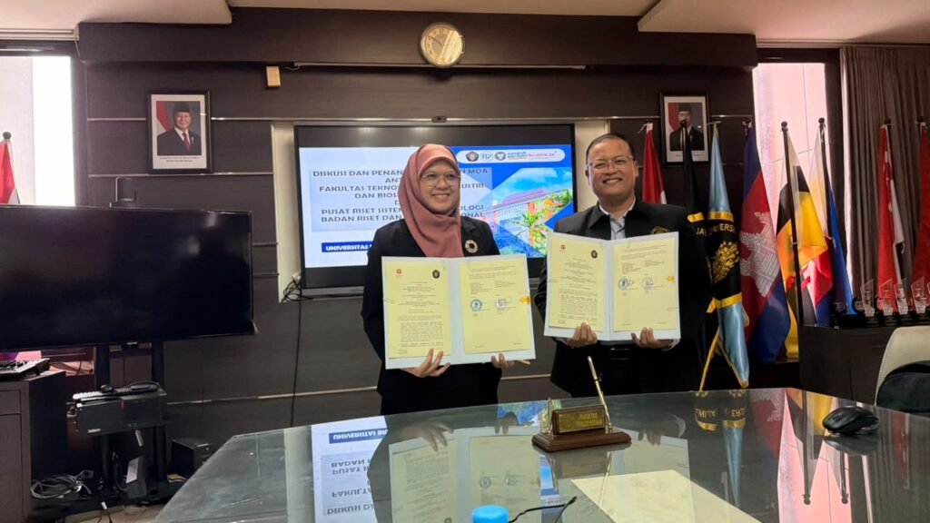 Penunjukkan dokumen kerja sama yang telah resmi disepakati oleh kedua institusi.