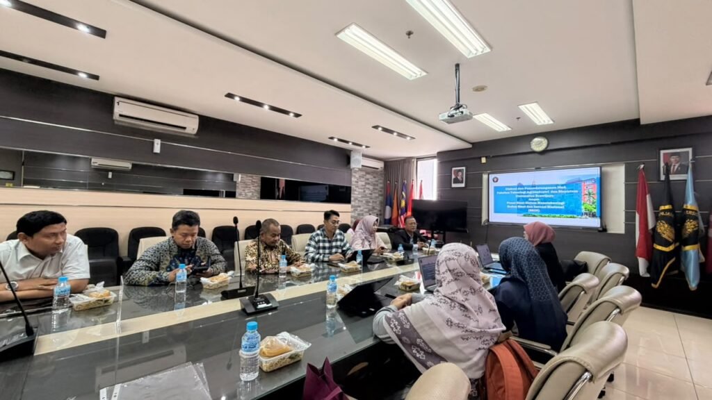 Suasana diskusi interaktif antara civitas akademika FTAB UB dan perwakilan Pusat Riset Sistem Nanoteknologi BRIN