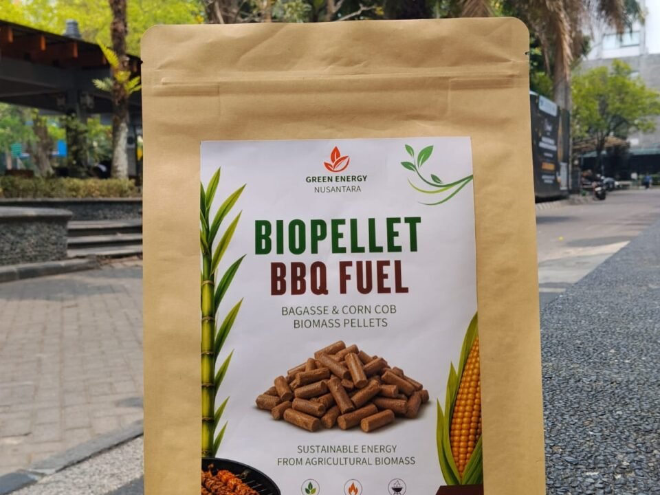 Prototipe kemasan produk biopelet ampas tebu dan tongkol jagung hasil kolaborasi FTAB UB dan BRIN.