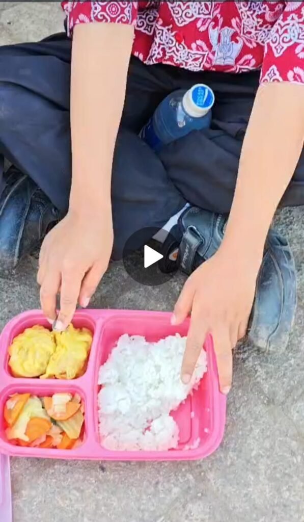 Penampakan menu bekal sehat bergizi seimbang yang dibawa siswa dari rumah sesuai dengan jadwal yang telah ditentukan pihak sekolah.