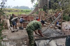 Pengecoran Jembatan Perintis Garuda di Kelurahan Cemorokandang.