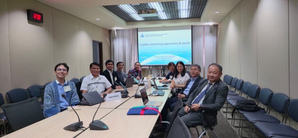 Pertemuan terbatas CropBio Joint Analysis Workshop yang dipimpin oleh tim delegasi Indonesia dan mitra internasional.
