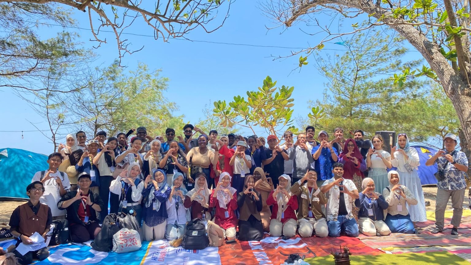 ISS 2026 Day 2, Mahasiswa Internasional Belajar Keberagaman dari Pura Balekambang