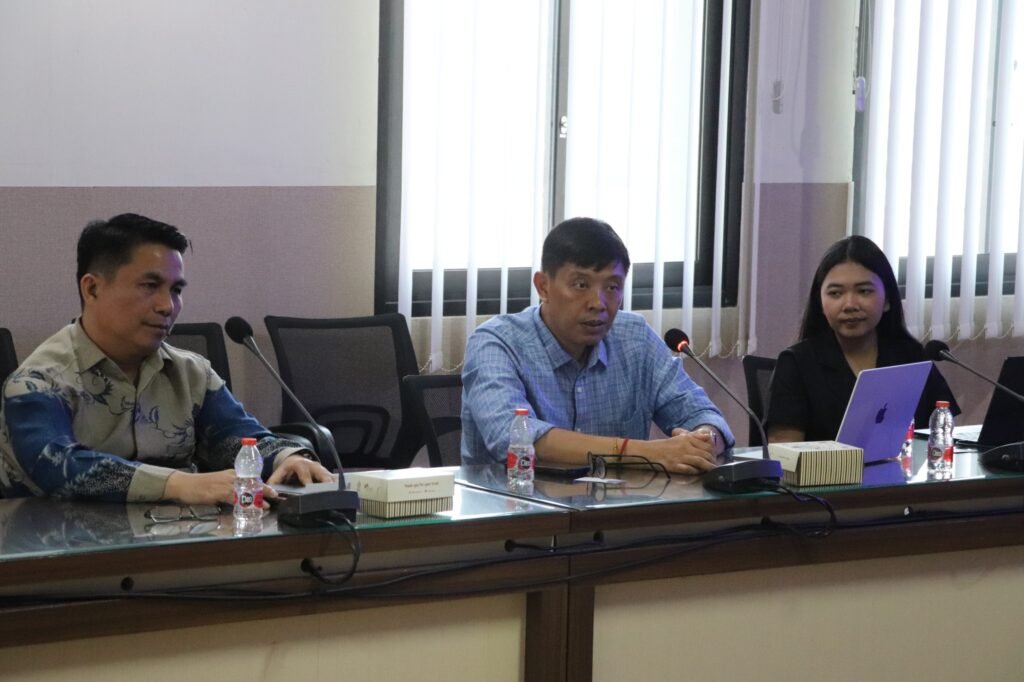 Pemaparan materi oleh Academy Director First Resources Group, Benyamin Basuki Yulianto.