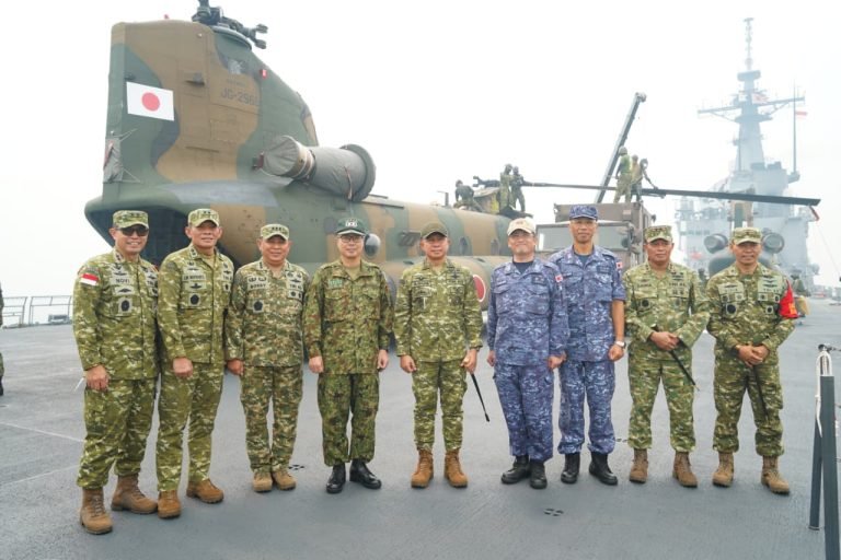 Dokumentasi PenyerahanTiga Helikopter dari Jepang untuk Bantu Indonesia Tangani Karhutla di Kalimantan