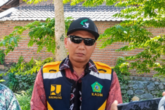 Kepala Dinas PU-BMSDA Kabupaten Sidoarjo, Bapak Machmud, saat memberikan keterangan terkait progres proyek sempadan Sungai Karangbong.