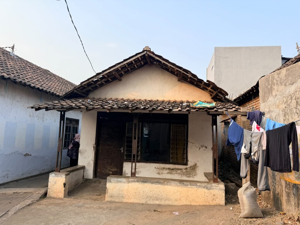 Kondisi rumah Husein di Desa Jarangan, Kecamatan Rejoso, Kabupaten Pasuruan, yang akan segera mendapatkan program bantuan bedah rumah.