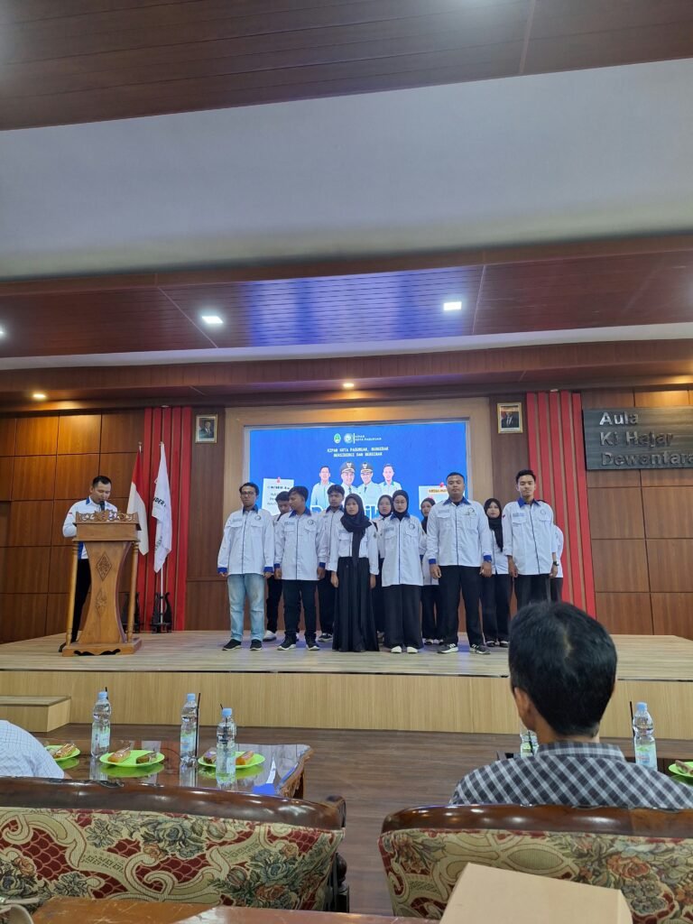 Prosesi pelantikan pengurus KIPAN Kota Pasuruan di Aula Dinas Pendidikan.