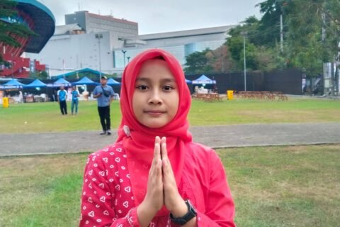 Vanya (11), dai cilik asal Malang yang sukses menorehkan prestasi nasional di bidang dakwah serta telah menghafal 13 juz Al-Qur’an.