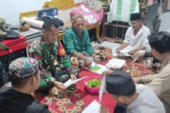 Kopka Aris saat berinteraksi dan berdiskusi langsung dengan warga dalam kegiatan anjangsana.
