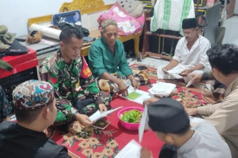 Kopka Aris saat berinteraksi dan berdiskusi langsung dengan warga dalam kegiatan anjangsana.