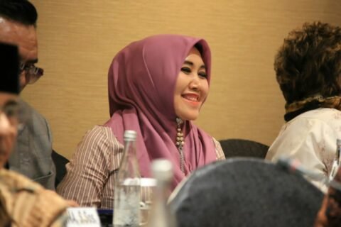 Anggota DPD RI asal Jawa Timur, Lia Istifhama, memberikan perhatian serius terhadap insiden ledakan tabung gas di kawasan San Antonio, Surabaya, dengan mendorong penguatan standar operasional prosedur (SOP) keselamatan kerja bagi para pelaku usaha.