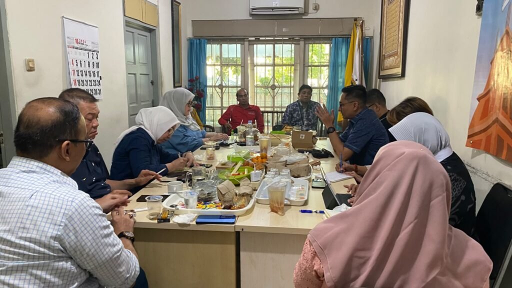 Rapat perdana LKHAI dalam rangka memperkuat kajian dan advokasi hukum bagi masyarakat.