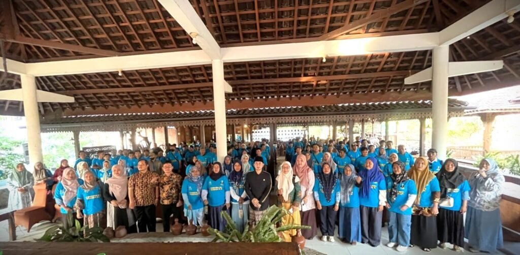 Dokumentasi bersama kegiatan Ngobrol Pendidikan (Ngopi) di Pasuruan