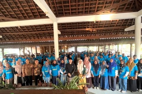 Dokumentasi bersama kegiatan Ngobrol Pendidikan (Ngopi) di Pasuruan