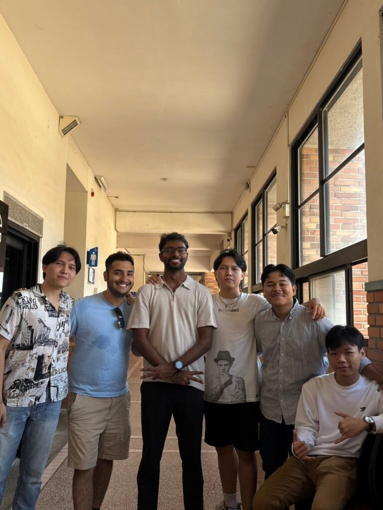 Kehangatan kebersamaan mahasiswa UB bersama peserta magang internasional di Taiwan.