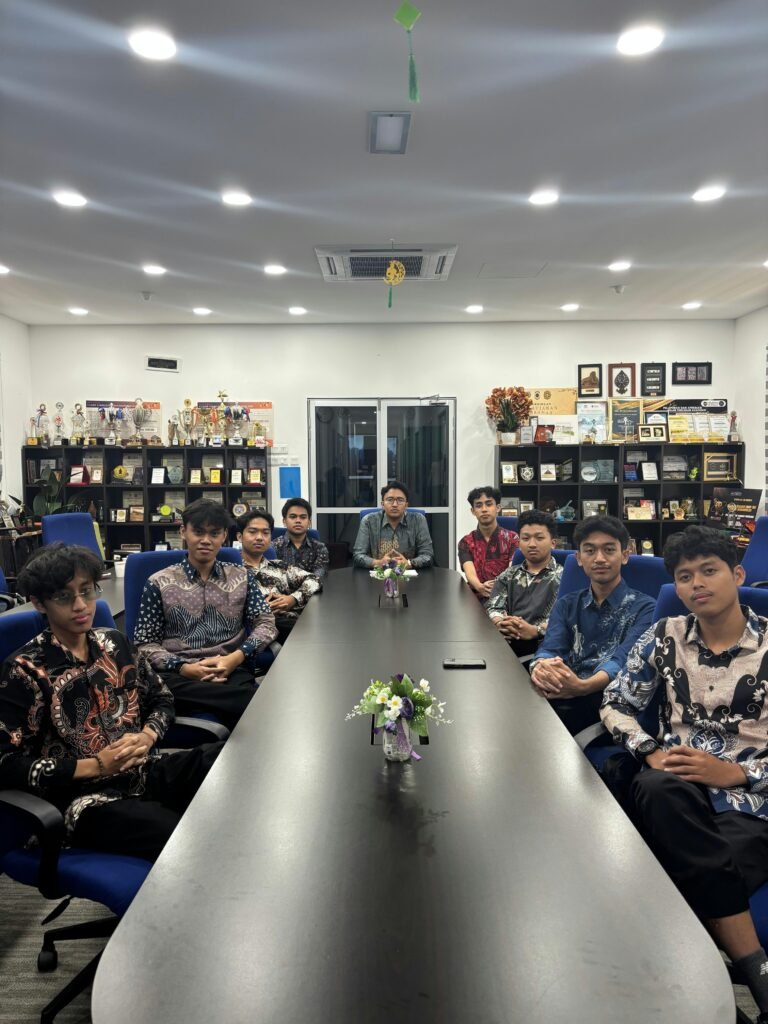 Suasana diskusi dan kebersamaan mahasiswa UMM saat mengikuti rangkaian kegiatan akademik di UniSZA Malaysia.