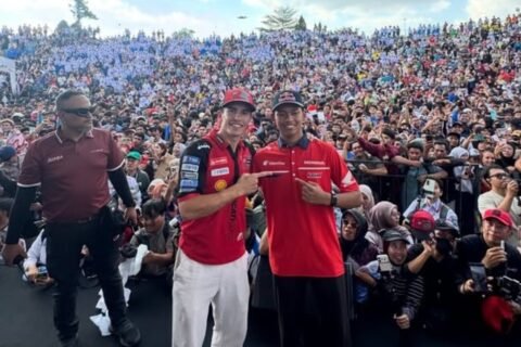 Marc Marquez dan Veda Pratama di Mataram jelang menatap jadwal balap MotoGP Indonesia 2026 akhir pekan nanti (9–11 Oktober)./Instagram @honda_team_asia